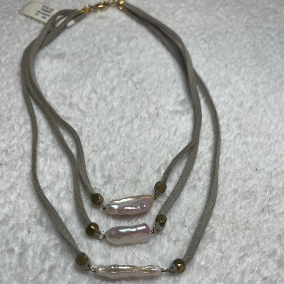NWT - Neiman Marcus Gray Three Layer Necklace with Opal Crystal Pendant - Picture 3 of 5